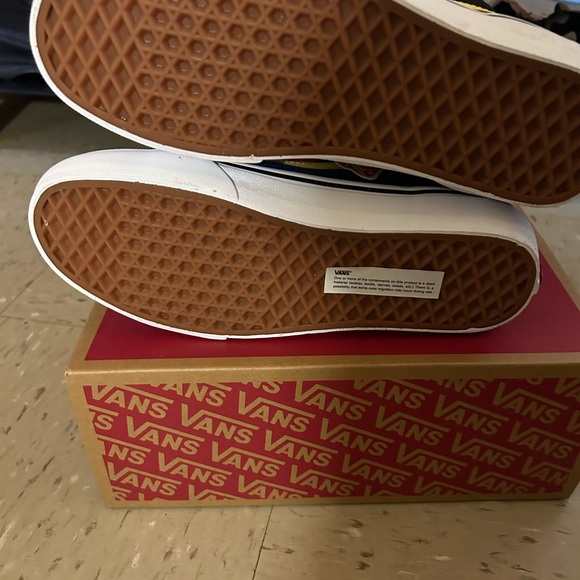 NWT Sk8-Hi OTW Rally Reissue Chili Red, Black and White Skate Shoes 
Men's 8.0 - Picture 4 of 4